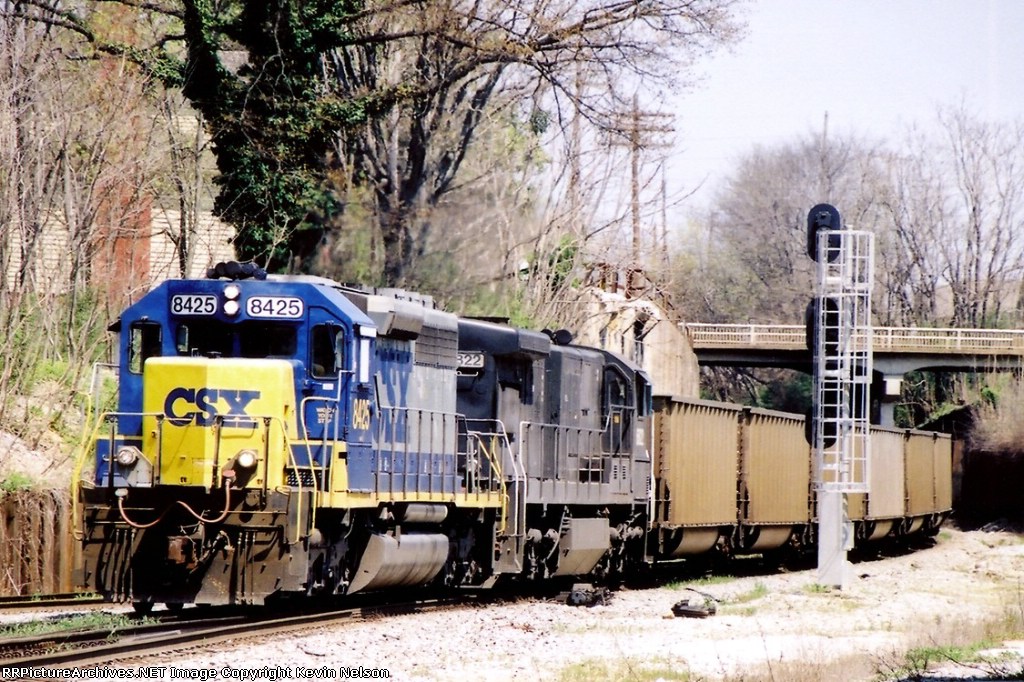 CSX 8425 SD40-2